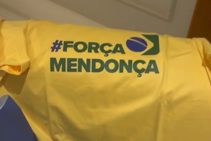 em-sp,-prefeito-distribui-camisetas-em-apoio-a-andre-mendonca-durante-o-feriado-de-7-de-setembro