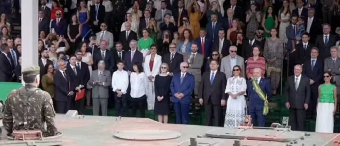 lula-participa-do-desfile-de-7-de-setembro-em-brasilia,-com-fachin,-alcolumbre-e-hugo-motta