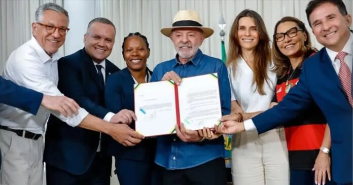 lula-sanciona-lei-que-torna-o-futebol-feminino-profissional-no-brasil