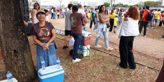 vendedores-ambulantes-desfilam-no-7-de-setembro-em-busca-de-sustento