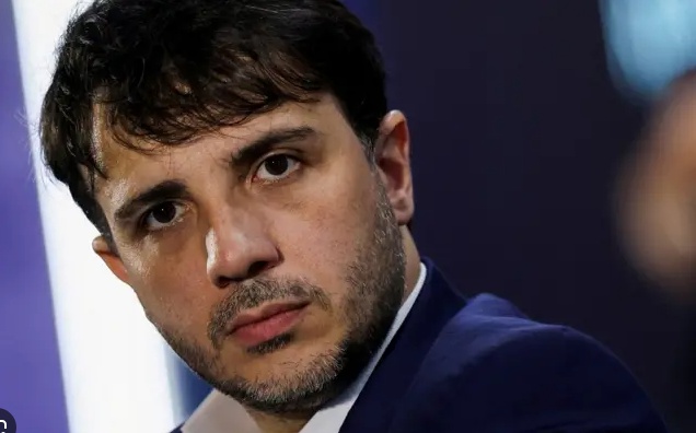 renan-santos-faz-ato-no-ibirapuera-e-cobra-prisao-de-ministros-do-stf