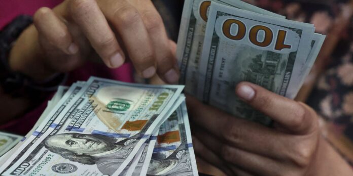 dolar-sobe-a-r$-5,22-e-atinge-o-patamar-mais-alto-desde-marco