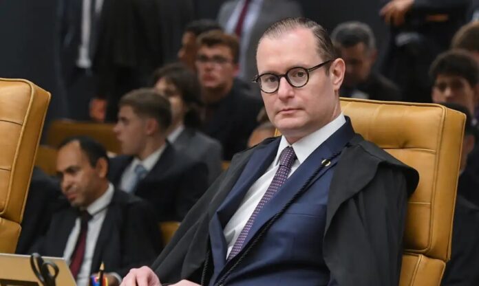 as-vesperas-da-eleicao,-zanin-libera-acesso-gratuito-ao-site-de-checagem-e-aos-servicos-do-tse