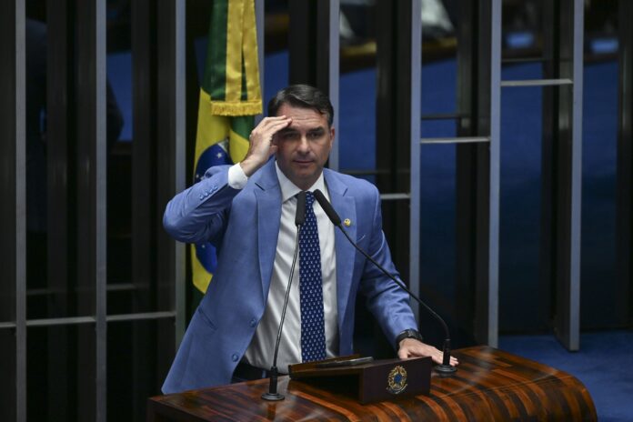relatos-mencionam-flavio-bolsonaro-em-orgias,-negocios,-presentes-e-interlocucao-com-ministro-do-stf