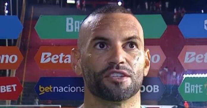 weverton-explica-queda-antes-de-jogo-contra-o-vitoria-e-critica-refletor-do-barradao:-“o-pior-que-existe”