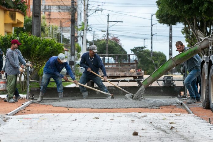 prefeitura-de-teixeira-de-freitas-–-bahia-entrega-nova-pavimentacao-em-concreto-moldado-na-avenida-santa-isabel
