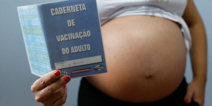 baixa-adesao-as-vacinas-contra-gripe-e-covid-coloca-gestantes-em-risco