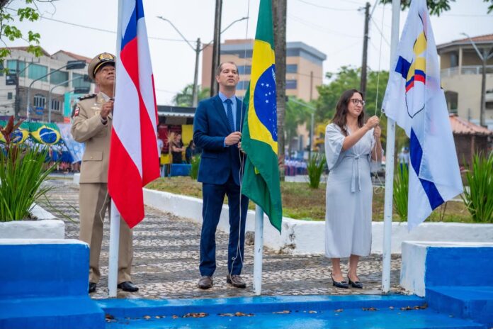 desfile-de-7-de-setembro-em-teixeira-de-freitas-revela-a-trajetoria-historica-do-brasil-pelas-vias-da-cidade-(ba)