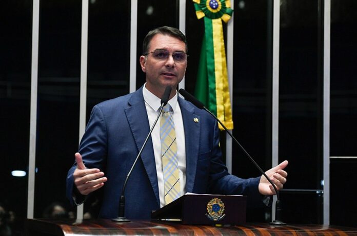 flavio-bolsonaro-defende-afastamento-de-andrei-rodrigues-da-pf-e-cita-‘grupo-especial-de-lula’