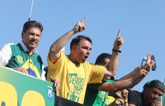 flavio-bolsonaro-amplia-17%-de-vantagem-sobre-lula-na-polymarket