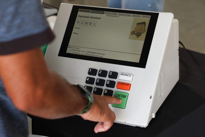 queda-de-22,8%-no-eleitorado-de-16-e-17-anos-desde-2022