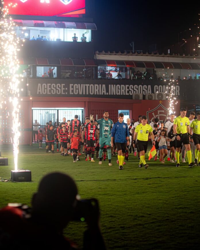 stjd-julgara-vitoria-por-bomba-arremessada-em-jogo-contra-o-vasco