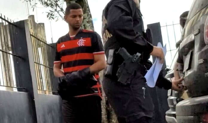 pf-mira-dezenas-de-alvos-em-apuracao-de-trafico-de-drogas,-lavagem-de-dinheiro-e-armas;-suspeito-e-detido-em-teixeira-durante-buscas