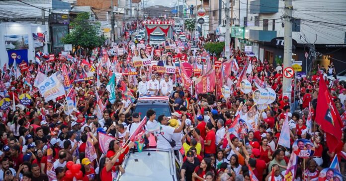 jeronimo-lidera-caminhada-em-jequie-com-rui-costa-e-jaques-wagner