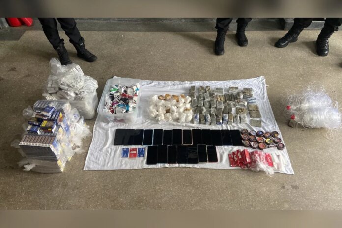 policia-penal-flagra-drone;-apreende-celulares-e-drogas-em-presidio-do-rio