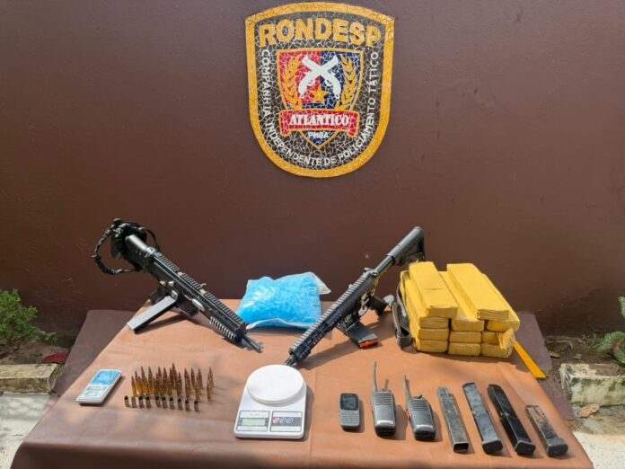 rondesp-fecha-operacao-em-cassange-e-apreende-fuzil,-submetralhadora-e-drogas
