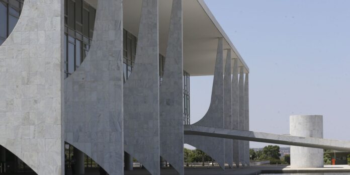 lei-sancionada-isenta-taxa-de-blusinhas-em-compras-de-ate-us$-50