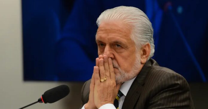 wagner-se-recusa-a-entregar-senhas-de-celulares-a-policia-federal