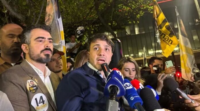 renan-santos-acusa-flavio-de-covardia-e-de-tentar-tira-lo-do-debate;-aguarda-decisao-de-carmen-lucia