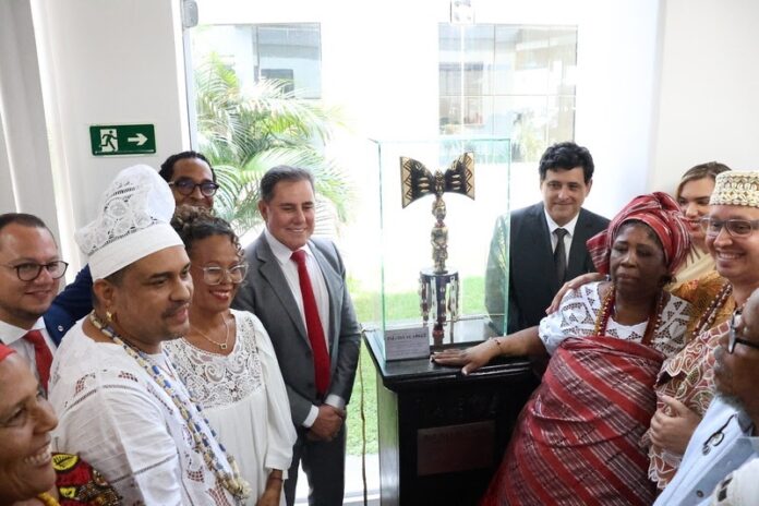machado-de-xango-e-instalado-no-forum-de-camacari-em-acao-de-valorizacao-da-diversidade-religiosa
