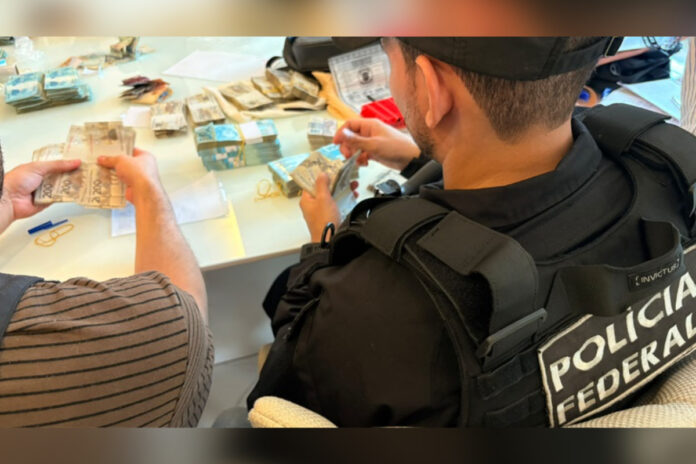 policia-federal-apura-servidoras-por-compra-de-votos-e-localiza-r$-1,8-milhao-em-especie