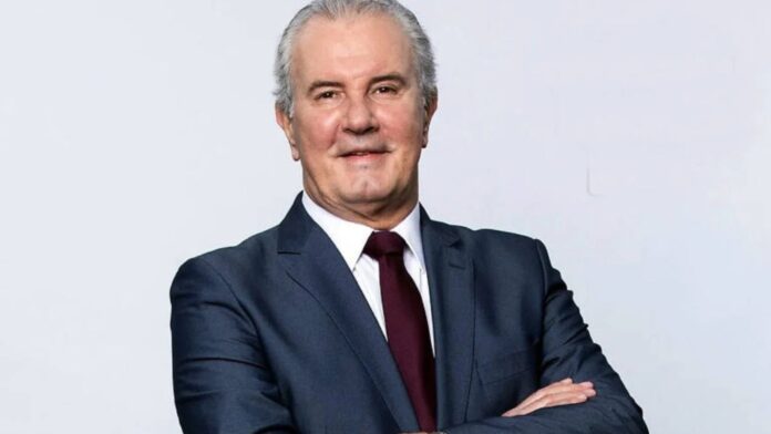 celso-freitas-encerra-contrato-com-o-sbt-apos-56-anos-como-jornalista-e-pode-deixar-a-emissora