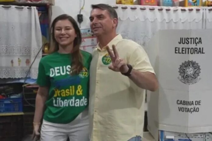flavio-bolsonaro-vota-no-rio-de-janeiro-nas-eleicoes-de-2026