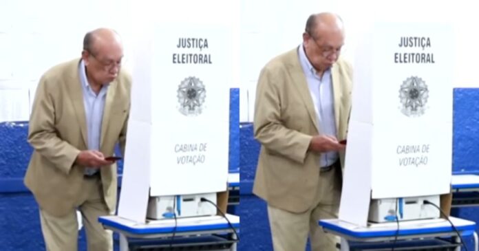 gilmar-mendes-usa-celular-ao-votar,-mesmo-com-proibicao-do-tse