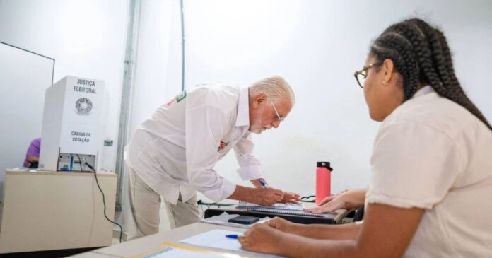 jaques-wagner-vota-em-salvador-jeronimo-vence-1o-turno;-lula-cauteloso