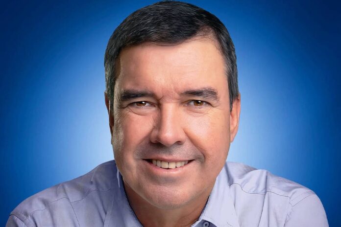 eduardo-riedel-e-reeleito-governador-de-ms-e-tera-mandato-de-4-anos