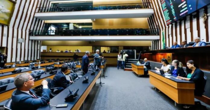 al-ba-define-nova-bancada:-41-deputados-na-base-e-21-na-oposicao