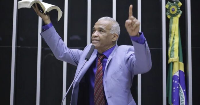 pastor-sargento-isidorio-e-reeleito-deputado-federal-e-lidera-votacao-na-bahia