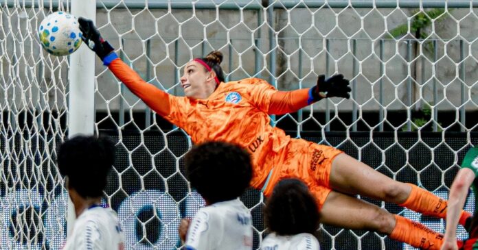 yanne-goleira-do-bahia-eleita-craque-da-galera-no-brasileirao-feminino