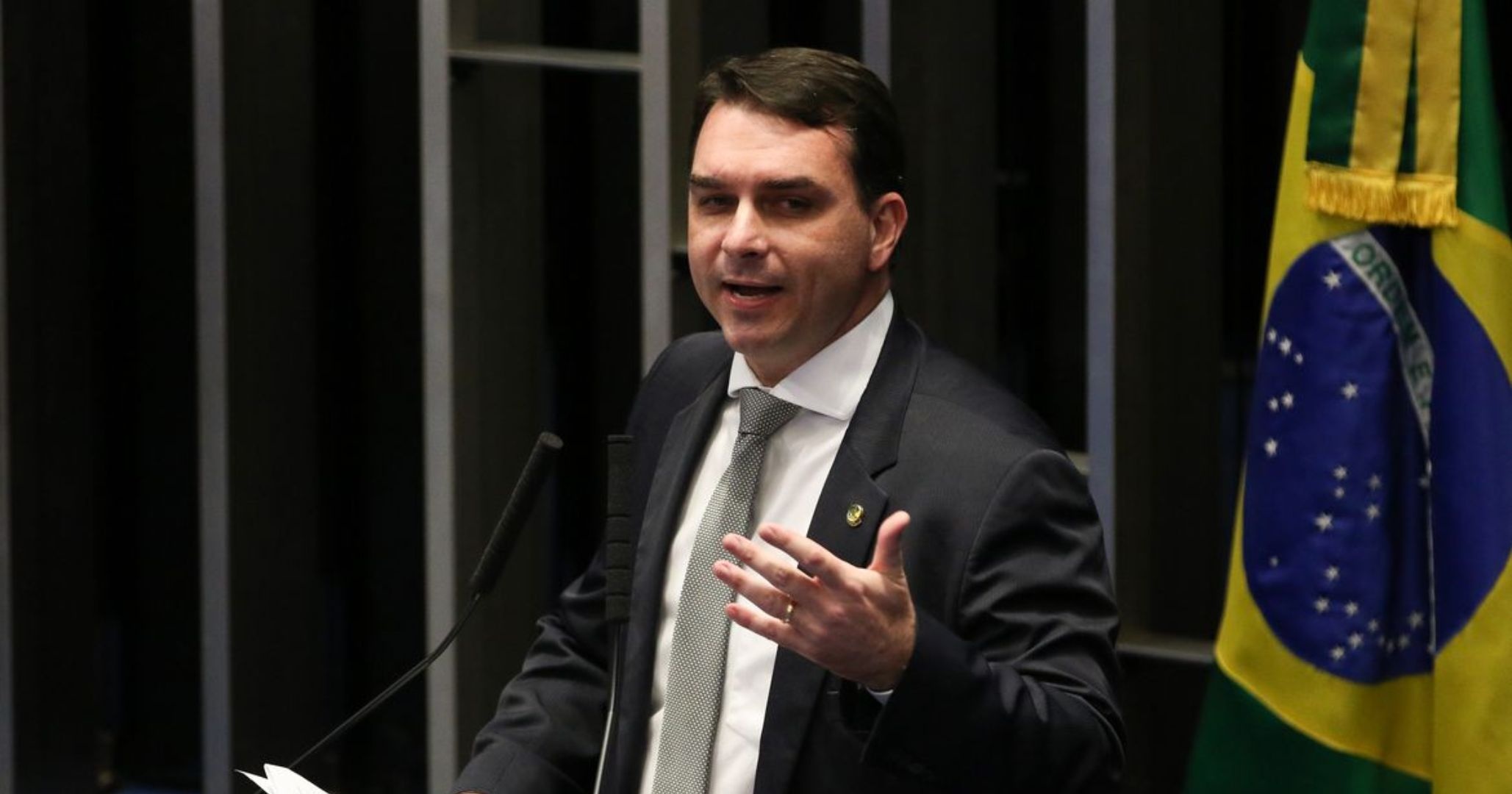 Flávio Bolsonaro critica PEC 6×1 e volta a defender regime de trabalho por hora