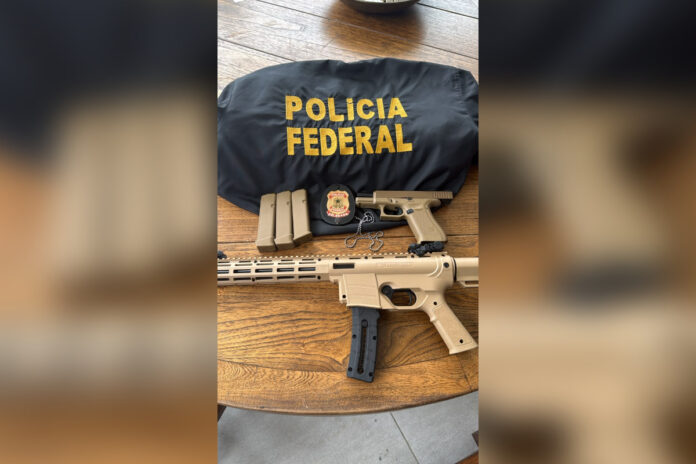 pf-mira-policiais-por-movimentar-100-milhoes-na-venda-de-fuzis-ao-tcp
