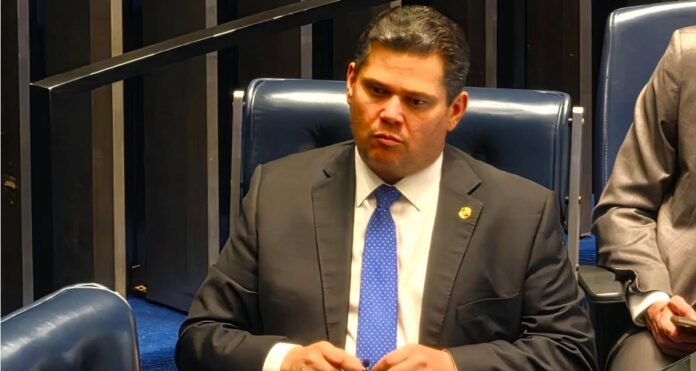alcolumbre-pode-repetir-2020-e-arquivar-134-pedidos-de-impeachment-no-stf