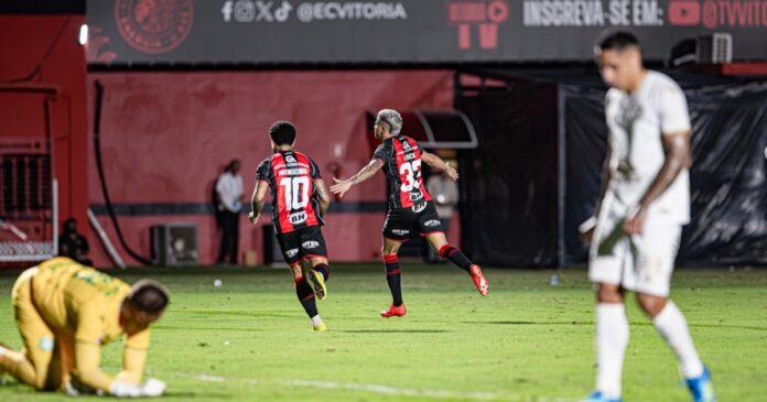vitoria-goleia-chapecoense-na-volta-do-brasileirao,-erick-e-matheuzinho-brilham