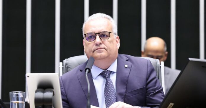 gaspar-confirma-agenda-de-flavio-bolsonaro-na-bahia-apos-apoio-de-neto