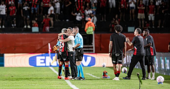 jair-ventura-agradece-a-torcida-e-exalta-a-confianca-da-diretoria-apos-goleada-do-vitoria