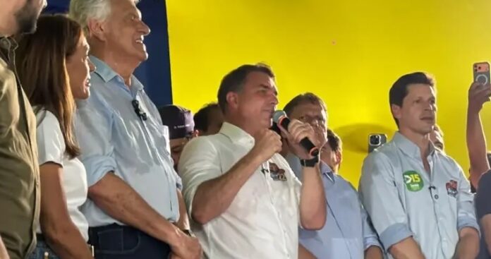 pesquisa-aponta-flavio-crescendo-entre-homens-no-sul/sudeste,-com-renda-e-escolaridade-altas