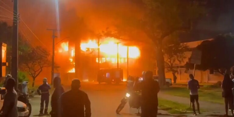 policia-federal-vai-apurar-incendio-na-ufpe,-em-recife