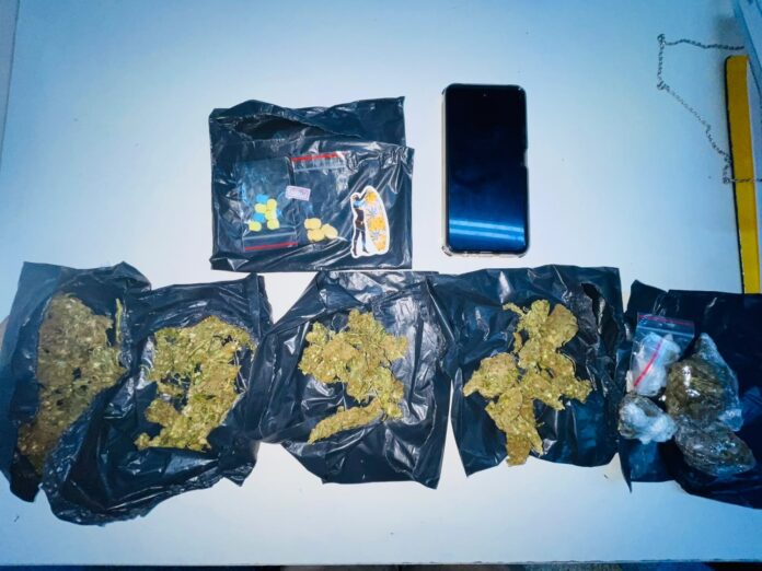 pm-prende-suspeito-por-trafico-de-drogas-no-bairro-da-graca,-em-salvador