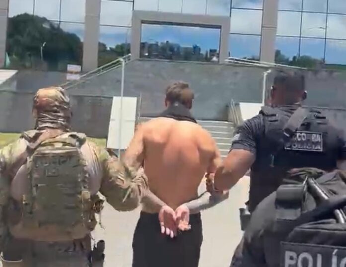 foragido-russo,-ex-militar-chega-a-pf-para-inicio-da-extradicao