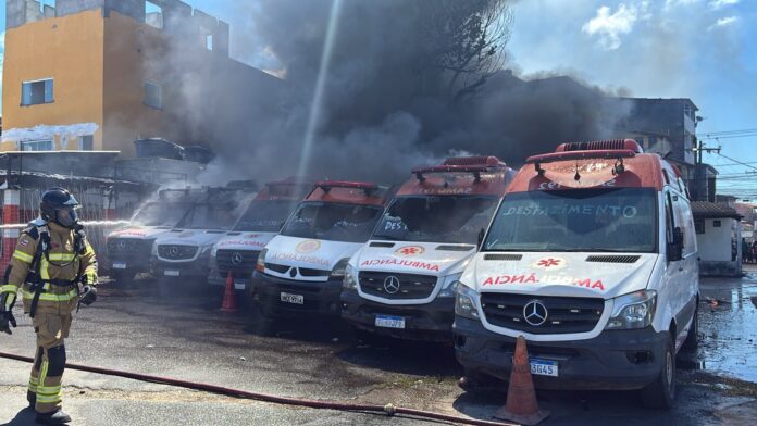 incendio-atinge-ambulancias-do-samu-em-salvador;-policia-investiga-possivel-crime