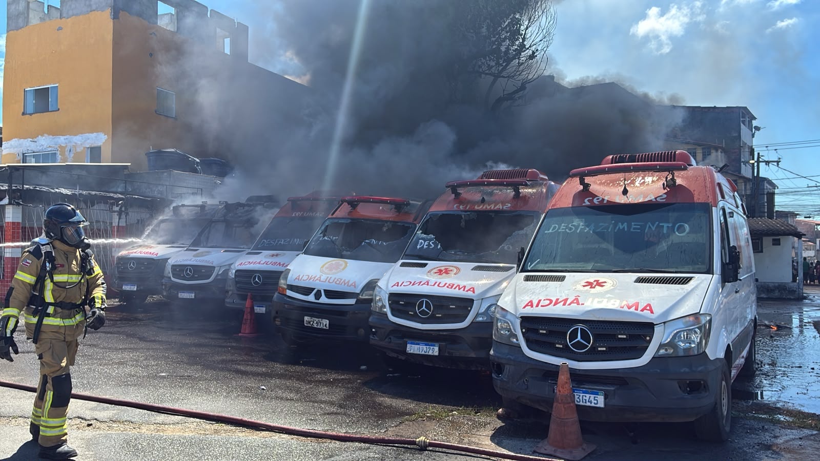 Incêndio atinge ambulâncias do Samu em Salvador; polícia investiga possível crime