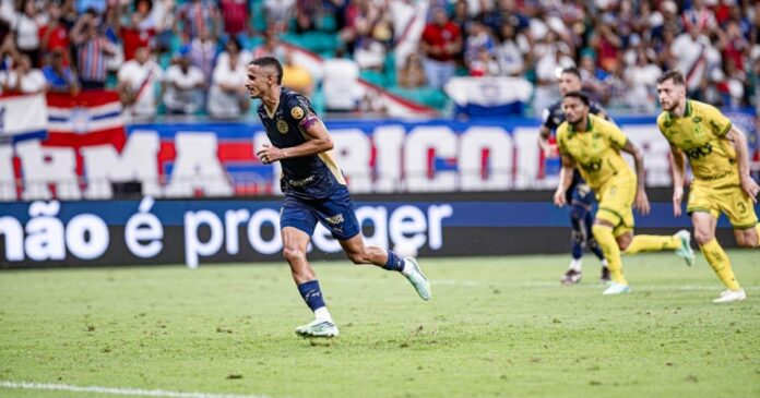bahia-vence-com-gol-de-juba-e-volta-a-encostar-no-g-4