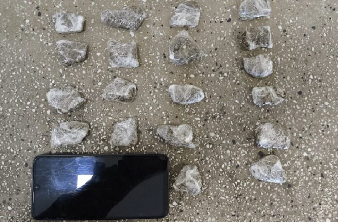 adolescente-e-apreendido-com-droga-pela-cipe-em-barcelona,-caravelas