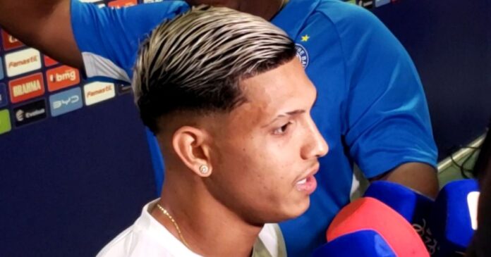 erick-pulga-destaca-o-foco-do-bahia-e-projeta-duelo-com-o-flamengo:-“correr-dobrado”