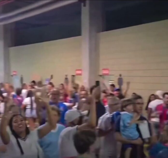 video:-torcedores-do-bahia-cantam-para-lula-apos-vitoria-na-fonte-nova