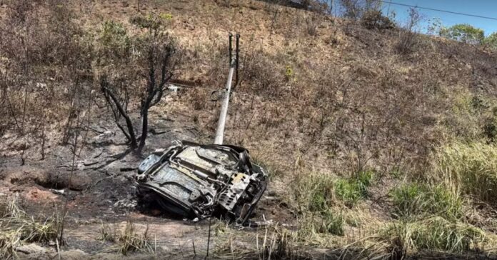 dois-mortos-carbonizados-em-simoes-filho-apos-incendio-em-carro-na-br-324